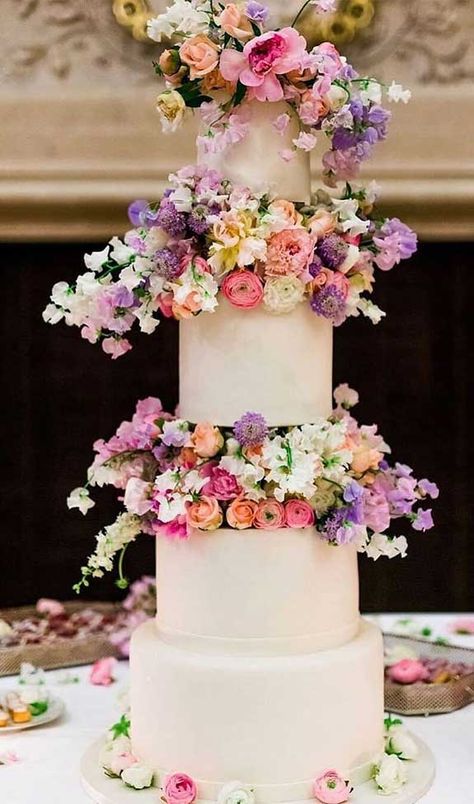 Huge Wedding Cakes, Chocolate Chiffon Cake, Wedding Cake With Flowers, Textured Wedding Cakes, Metallic Wedding Cakes, Vegan Wedding Cake, Wedding Cake Ombre, Cake With Flowers, Beautiful Saturday