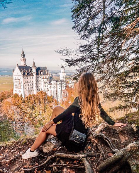 🌸 Lisa on Instagram: “Autumn mood #schlossneuschwanstein 🍂 #bavaria  #neuschwanstein” Europe Travel Photos, Instagram Russia, Hilton Hotels, Germany Castles, Instagram Autumn, Neuschwanstein Castle, Photos Ideas, Oh The Places Youll Go, Beautiful Space