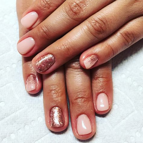 Rose gold nails. Rose gold glitter. Pink nails. Short nails. Gel nails. Russian manicure. Pink nails. Nude nails. Rose Gold Nails Short, Rose Gold Short Nails, Rose Gold Gel Nails, Nails Rose Gold Glitter, Manicure Pink Nails, Glitter Pink Nails, Pink Nails Short, Short Nails Gel, Nails Rose Gold