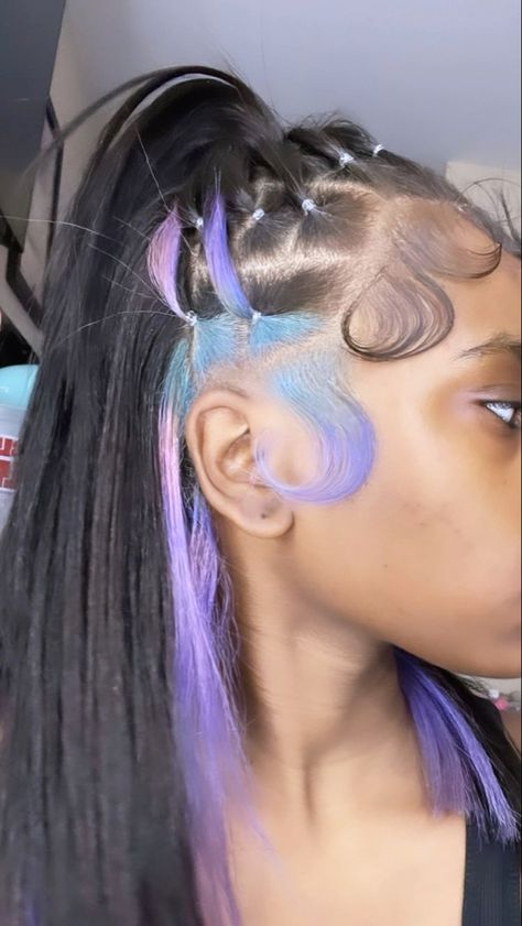 Natural Hairstyles Colored Hair, Lavender Hair Black Women Natural, Skunk Hair Dye Purple, Skunk Tail Hair, Skunk Strip, Hair Stripes, Skunk Hair, Skunk Stripe, Dyed Curly Hair