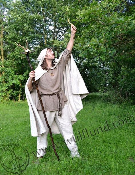 Druid Outfit, Druid Cosplay, Druid Costume, Celtic Costume, Celtic Druids, Fantasy Garb, Fair Outfits, Historical Costume, Fantasy Clothing