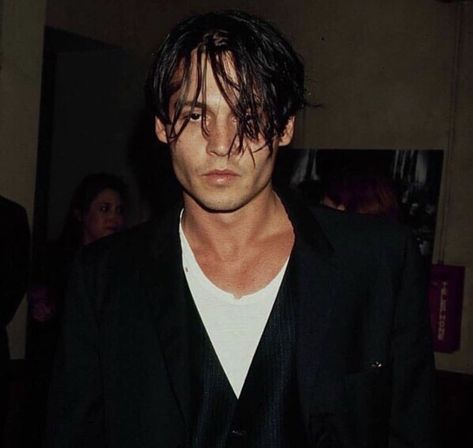 Johnny Depp 90s Style, Grunge Outfits Men 90s, 90s Johnny Depp, جوني ديب, Johnny Depp Style, 90s Actors, Young Johnny Depp, Johnny D, Captain Jack