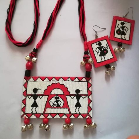 Handmade lightweight Canvasbase warli art neckpiece with earrings Warli Art Jewelry, Warli Art Earrings, Cloth Jwellary Handmade, Earring Embroidery, Painted Jewellery, Wood Jewelry Diy, Terracotta Jewellery Making, Diy Jewelry Set, Terracotta Jewellery Designs