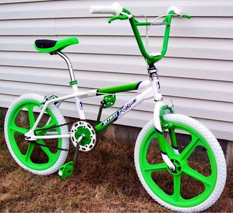 Old School BMX Street Beat, Bmx Freestyle, Childhood Memories 70s, Cool Bicycles, Bmx Bikes, Girl Swag, Electric Bike, Bmx, Childhood Memories