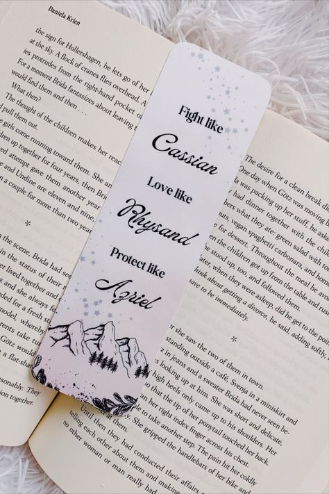 ACOTAR series l Rhysand and Feyre l Bat boys l Sarah J. Maas Acotar Bookmarks Diy, Acotar Bookmarks Printable, Acotar Drawings, Acotar Bookmarks, Acotar Merch, Book Butterfly, Rhysand And Feyre, Laminated Bookmarks, Bookmark Diy