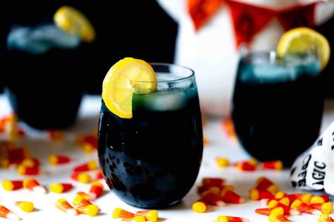 How to Make Devilishly Black Lemonade for Halloween - AnnMarie John Halloween Supper Ideas, Black Lemonade Recipe, Mocktail For Kids, Halloween Supper, Black Lemonade, Black Punch, Spooky Movie Night, How To Make Lemonade, Halloween Finger Foods