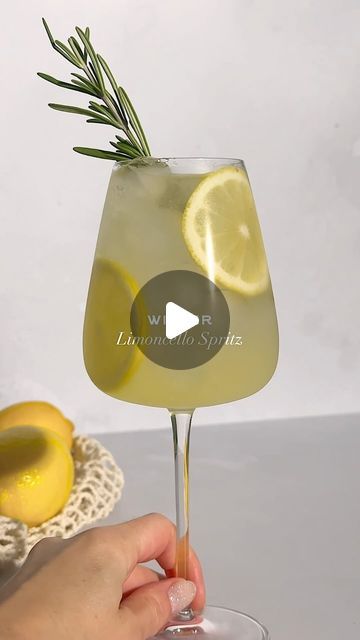 Kelly Pettit on Instagram: "Winter Limoncello Spritz 🍋 bc spritz season is never over! 1 oz limoncello 1 oz ginger liqueur 4 oz sparkling wine or Prosecco 1 oz sparkling water Add limoncello and ginger liqueur to a spritz glass. Add ice and top with sparkling wine and sparkling water. Garnish with fresh rosemary. Enjoy! #cocktails #cocktail #cocktailrecipe #cocktailrecipes #limoncello #limoncello🍋 #limoncellospritz🍋 #limoncellospritz #spritz #spritz🍹 #spritzrecipe #wintercocktails #winterdrinks" Holiday Apps, Limoncello Spritz, Alcoholic Treats, Ginger Liqueur, Spritz Recipe, Winter Cocktails, Boozy Drinks, Winter Drinks, Fresh Rosemary