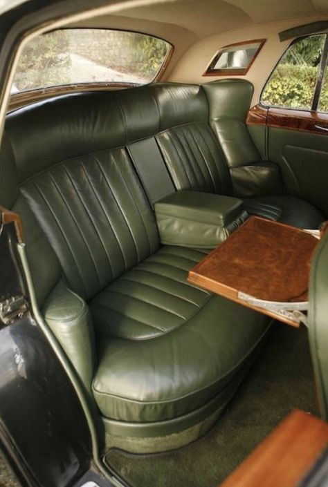 Rolls Royce Silver Cloud, Car Deco, Old Vintage Cars, Silver Cloud, Car Interiors, Classy Cars, Old Car, Trans Am, Pretty Cars