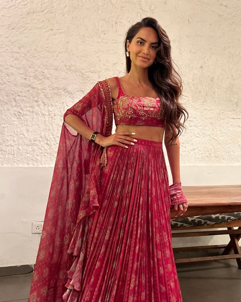 Fuchsia Lehenga, Diipa Khosla, Lehenga Outfits, Lehenga Ideas, Chiffon Lehenga, Celebrity Summer Style, Ridhi Mehra, Chiffon Cape, Embroidered Cape