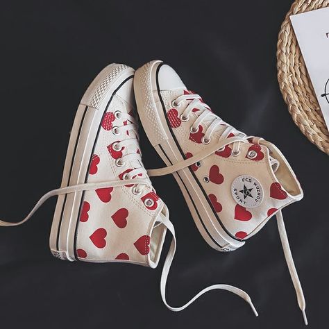 Heart Converse, Heart Sneakers, Cute Converse Shoes, Grunge Shoes, Cute Converse, Preppy Shoes, Girls Heart, Shoes Spring, Aesthetic Shoes