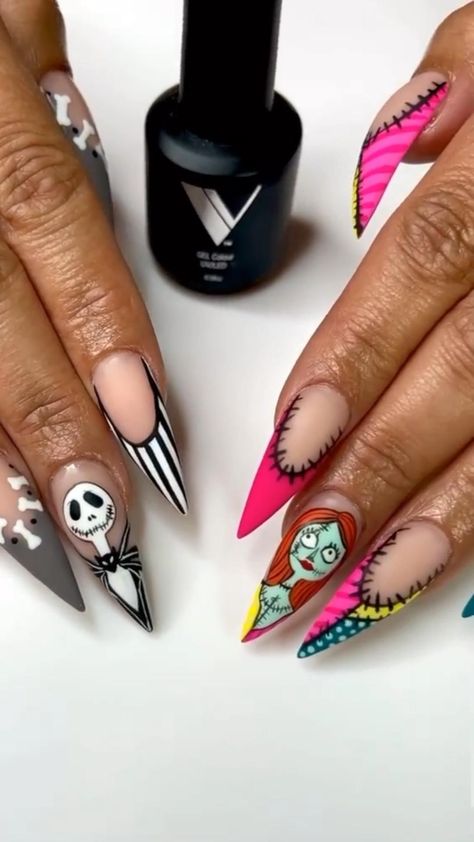 Scary Halloween Nails Design, Sally Nails, Nightmare Before Christmas Nails, Horror Nails, Halloween Nails Diy, Halloween Acrylic Nails, 2023 Halloween, Hippie Nails, Goth Nails