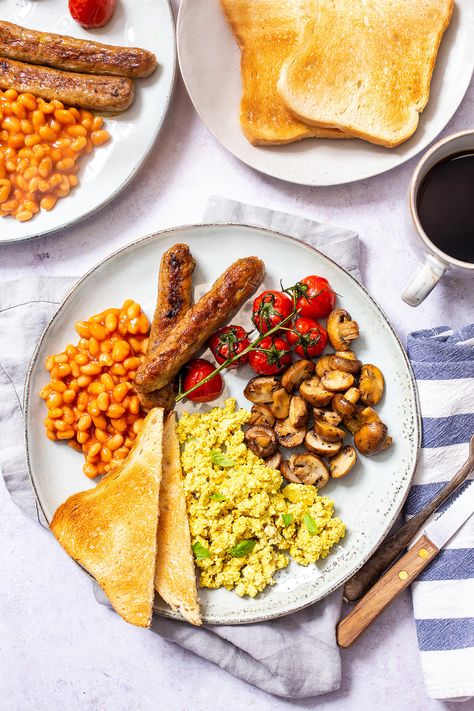 English Breakfast Ideas Vegetarian, Vegan British Food, English Breakfast Ideas, English Breakfast Recipe, Vegan English Breakfast, Vegan British Breakfast, Vegetarian English Breakfast, Typical English Breakfast, Restaurant Content