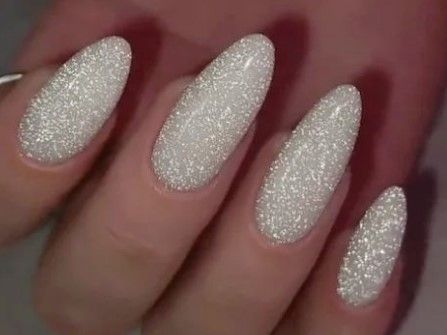 Wedding Nails For Bride Almond Shape Glitter, Milky White Nails Silver Glitter, Milky White And Silver Glitter Nails, Sparkly Nails Oval, Sparkling White Nails, Shiny Silver Nails, White Sparkle Nails Glitter, Milky White Sparkly Nails, Glittery White Nails