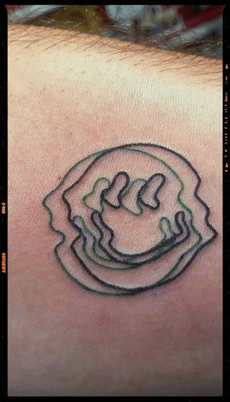 Upside Down Smiley Face Tattoo, Backrooms Tattoo, Trippy Face Tattoo, Trippy Smiley Face Tattoo, Melting Smiley Face Tattoo, Trippy Tattoos For Guys, Tattoos Practice, 90s Tattoo Ideas, Lsd Tattoo