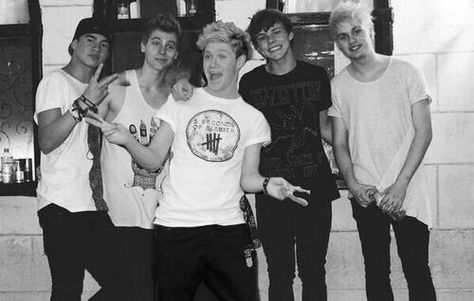 the members of 5sos with their newest member niall horan #confirmed ;) aha just kidding. 5sos Memes, 5sos Pictures, Five Guys, Ashton Irwin, Five Seconds Of Summer, James Horan, 1d And 5sos, I Love One Direction, Luke Hemmings