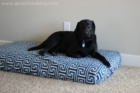 Easy Dog Bed: Crib mattress + sheet= genius. Diy Dog Bed Pillow, Crib Mattress Dog Bed, Easy Dog Bed, Diy Dog Fence, Diy Mattress, Old Cribs, Bed Crib, Mattress Dog Bed, Outdoor Dog Bed