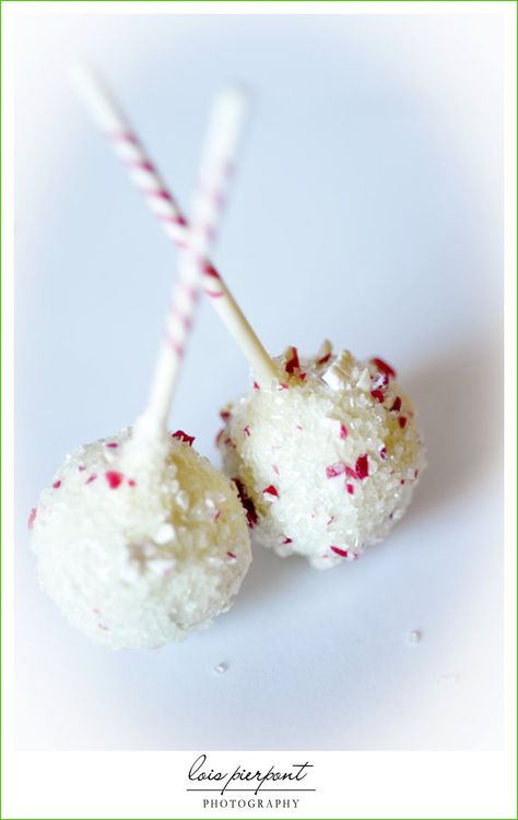 Starbucks Peppermint Cake Pops. Delicious. I've got the mold. Now to duplicate. Yumo Peppermint Cake Pops, Peppermint Brownie Cake Pops, Christmas Cake Pops Recipe, Brownie Cake Pops, Chocolate Peppermint Cake, Peppermint Cake, Chocolate Cake Pops, Peppermint Brownies, Christmas Cake Pops