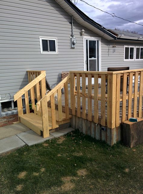 #Deck, #Garden, #Outdoor, #ReclaimedPallet, #Terrace I am a senior and as you know we don't have a lot of extra cash. This is an easy way to finish your deck and it will look nice. I have had a lot of comments on how nice it looks. Pallet Pergola, Pallet Patio Decks, Diy Decks, Pallet Porch, Pallet Deck Diy, Repurposed Pallets, Pallet Deck, Repurpose Pallets, Pallet Lounge