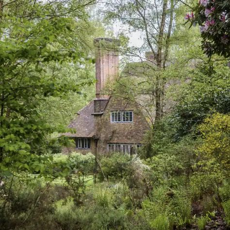 Gertrude Jekyll Garden Design, Munstead Wood, Queenslander Homes, Gertrude Jekyll, Edwin Lutyens, Brick Art, Arts And Crafts House, House And Garden, Garden Designer