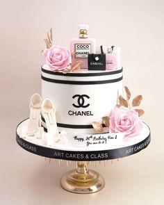 Theme Birthday Cakes For Women, Luxury Birthday Cake For Women, Chanel Cake Birthdays, Amazing Birthday Cakes For Women, 35 Birthday Cake Woman, Channel Birthday Cake, Luxury Cakes Birthday For Women, Birthday Cake Chanel, Chanel Torte