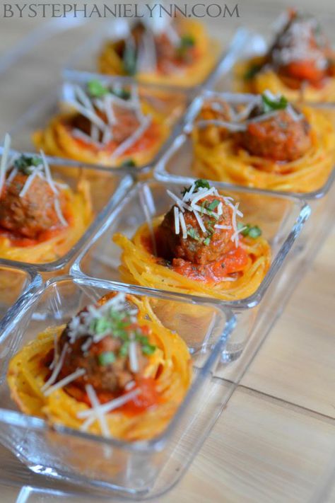 Spaghetti and Meatball Pasta Cups Recipe | Pasta Cupcake Finger Food  http://www.bystephanielynn.com/2013/01/spaghetti-and-meatball-pasta-cups-recipe-pasta-cupcake-finger-food.html Pasta Cups, Halloween Fingerfood, Pasta Cup, Spaghetti Meatballs, Meatball Pasta, Recipe Pasta, Pasta Bar, Muffin Tin Recipes, Spaghetti And Meatballs