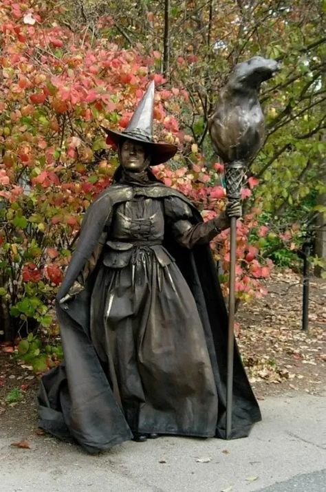 Baba Jaga, Living Statue, Salem Witch, A Broom, The Worst Witch, Season Of The Witch, Fantasias Halloween, Witch Art, Wicked Witch