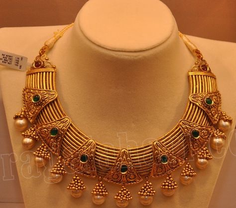 Antique Choker by Malabar Gold and Diamonds ~ Latest Jewellery Designs Malabar Gold Jewellery Necklaces, Malabar Gold Jewellery, Temple Jewellery Designs, Gold Jewellery India, Antique Choker, Dubai Gold Jewelry, Pure Gold Jewellery, Choker Necklace Designs, Buy Gold Jewelry