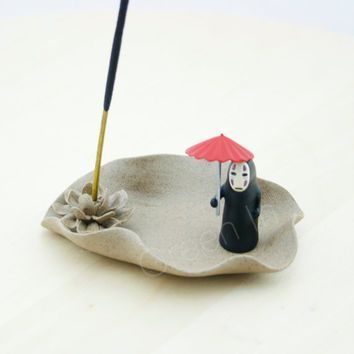 Anime Incense Holder, Ghibli Figurine, Incense Holder Clay Diy, Incense Holder Clay, Lifestyle Hacks, Sculpture Art Clay, Ceramics Pottery Art, Clay Art Projects, No Face