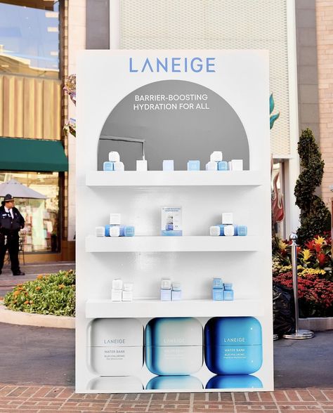 Beauty Product Display Ideas, Product Display Wall, Beauty Product Display, Product Display Ideas, Skincare Display, Pop Up Booth, Product Sampling, Launch Event Ideas, Display Shelf Design