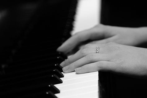 . Piano Photoshoot, Scene Couple, Piano Photography, Music Photoshoot, Dark Victorian, Victorian Couple, Steampunk Wedding, Composition Photography, Couples Session