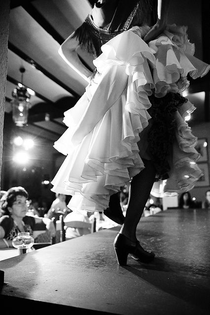 Flamenco Photography, Flamenco Art, Flamenco Dresses, Dance Mirrors, Waltz Dance, Spanish Dance, All About Dance, Timeless Photography, Flamenco Dress