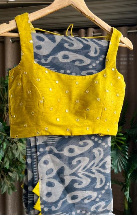 Sleeveless Blouse Designs Latest Fancy, Simple Saree Blouse Designs, Simple Saree Blouse, Basic Blouse Designs, Sleeveless Blouse Designs, Blouse Design Ideas, Model Blouse Designs, Blouse Designs High Neck, Saree Blouse Styles