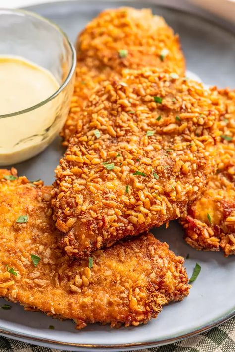 Pretzel Chicken Recipe (30 Minutes) Extra Crispy Chicken, Pretzel Chicken, Pretzel Crusted Chicken, Breaded Chicken Cutlets, Pretzel Crust, Tender Chicken Breast, Duck Recipes, Chicken Main Dishes, Recipe 30