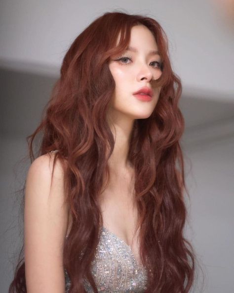 Pelo Color Vino, Copper Brown Hair, Red Hair Inspiration, Hairstyle Examples, Korean Hair Color, Red Hair Inspo, Hair Inspiration Long, Ginger Hair Color, Hairdos For Curly Hair