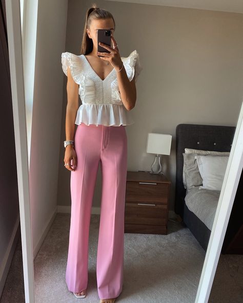 Pink Trousers Outfit, Exec Photoshoot, Buisness Casual Women Outfits Chic, Plus Size Women Outfits, Buisness Casual Women, Spring Business Casual Outfits, Buisness Casual, Recruitment Outfits, Career Outfits