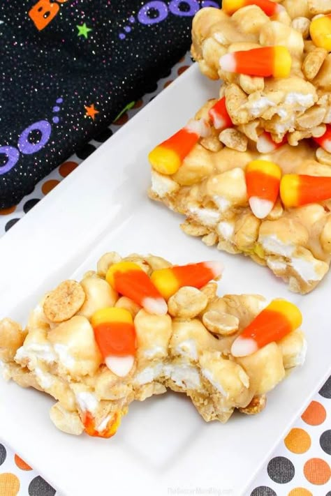 Crazy Candy Corn Marshmallow Treats Bars Candy Corn Desserts, Marshmallow Treats Recipe, Candy Corn Recipe, Spooky Halloween Recipes, Candy Bar Recipe, Butter Candy, Treat Bar, Pumpkin French Toast, Peanut Butter Marshmallow