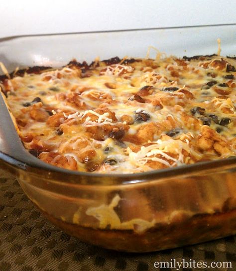 Mexican Enchilada Bake. 7 WW pts per serving Bubble Up Enchiladas, Emily Bites, Enchilada Bake, Recipes Mexican, Weight Watchers Chicken, Ww Points, Weight Watcher Dinners, Green Chiles, Points Recipes