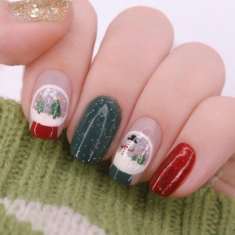 Snow Globe Nails Nailart, Christmas Snow Globe Nails, Snowglobe Nail Art, Snow Globe Nail Art, Christmas Nails Fun, Snowglobe Nails, Nativity Nails, Snowmen Nails, Christmas Ornament Nails