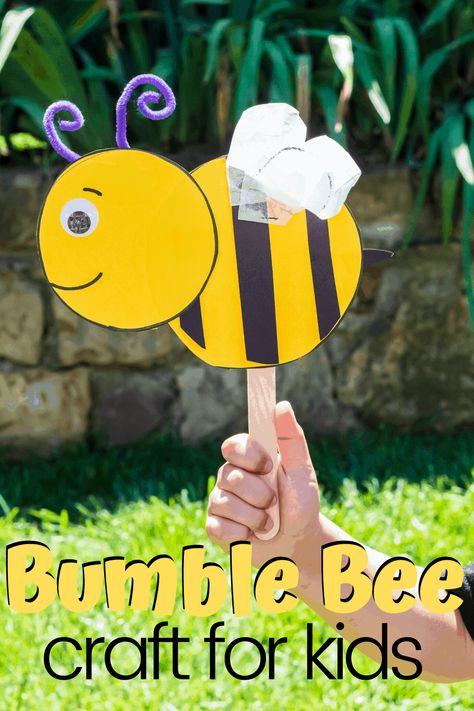 This preschool bumble bee craft is perfect for spring and summer! And, it's a great way to have kids practice their scissor skills. Bees For Kids, Bee Template, Bumble Bee Craft, Bee Hive Craft, Bee Craft, Bee Crafts For Kids, Bee Activities, Dinosaur Crafts, Preschool Arts And Crafts