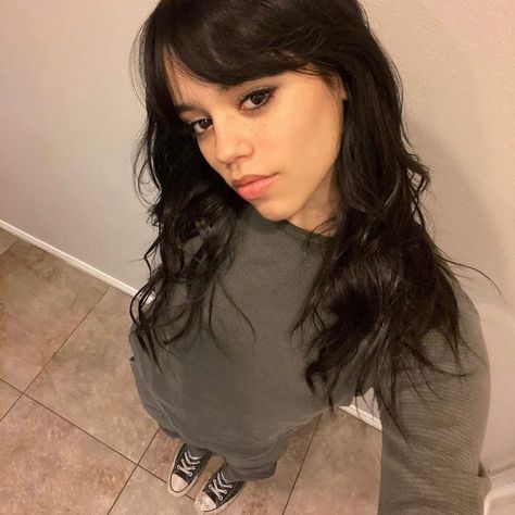 Black Roses Wallpaper, Jen Jen, Iconic Photos, Jena, Girl Crushes, Jenna Ortega, Woman Crush, Selfie Poses, Black Rose