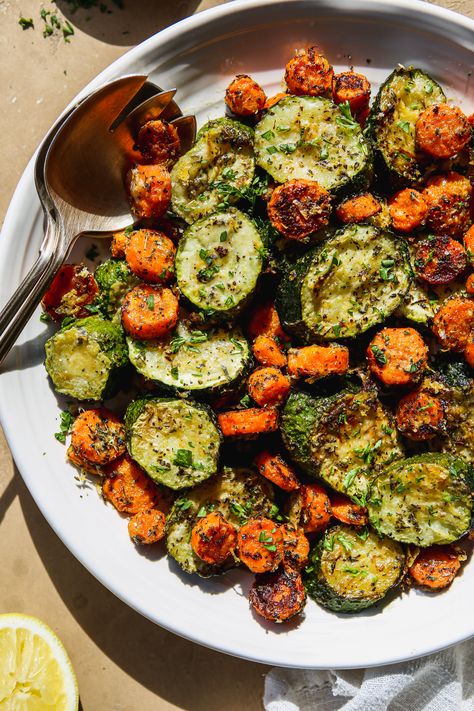 Roasted Carrots & Zucchini (Easy Side Dish!) Healthy Side Veggies, Zuccini Sides Dishes Easy, Mediterranean Diet Side Dishes, Zuccini Sides Dishes, Herb Roasted Carrots, Carrot Bake, Easy Roasted Carrots, Fluffy Food, Roasted Zucchini Recipes