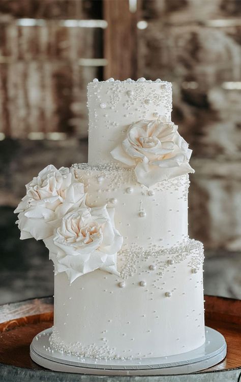 Nikkah Cake, White And Gold Wedding Cake, Wedding Cake Pearls, Bride And Groom Cake Toppers, Good Morning Gorgeous, Simple Wedding Cake, Engagement Cakes, White Wedding Bouquets, Gold Wedding Cake