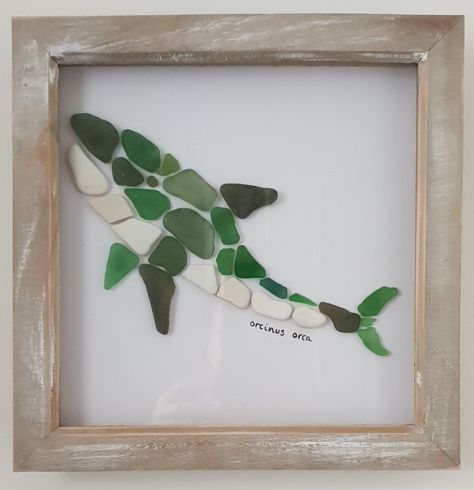 Beach Glass Ideas, Seaglass Art Ideas, Octopus Seaglass Art, Animal Sea Glass Art, Sea Glass Whale, Sea Glass Turtle, Whale Tail Sea Glass Art, Bird Sea Glass Art, Sea Glass Dog Picture