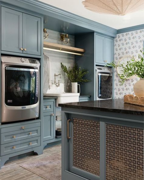 A Well Dressed Home | Interior Design Firm on Instagram: "Taking you inside the functional and beautiful Mudroom / Laundry room combo of #projectamarillotexas

Believe it or not, this space was originally a guest bedroom. After breaking down our clients needs and the way they function day to day, we found that this was the perfect location and size for this multipurpose room. 

Complete with built in dog crates, dog feeding station, ergonomic laundry room upgrades, wrapping paper storage and an extra large peninsula for plenty of counter space. We love how this space came to life, what’s your favorite feature? 

📸 : @madelineharperphoto" Mud Room Laundry Room Combo, Washer Dryer Laundry Room, Rustic Laundry Rooms, Laundry Room Sink, Small Laundry Room Organization, Mudroom Laundry Room, Room Upgrade, Dream Laundry Room, Office Guest Room