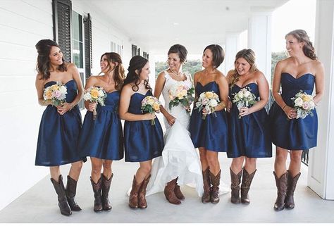 Rustic wedding! Navy Blue Bridesmaid Dresses Short, Country Bridesmaid, Country Bridesmaid Dresses, Sweetheart Homecoming Dress, Navy Blue Bridesmaids, Navy Blue Bridesmaid Dresses, Cowboy Wedding, Boda Mexicana, Blue Bridesmaid Dress