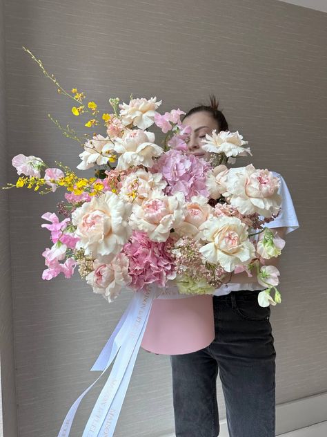 Oriental tale - garden roses, hydrangea, Oncidium, long stem premium roses Big Flower Bouquet, Bouquet Flores, Prettiest Flowers, Big Bouquet, Luxury Flower Bouquets, Prettiest Bouquet, Boquette Flowers, Flowers Bouquet Gift, Floral Studio