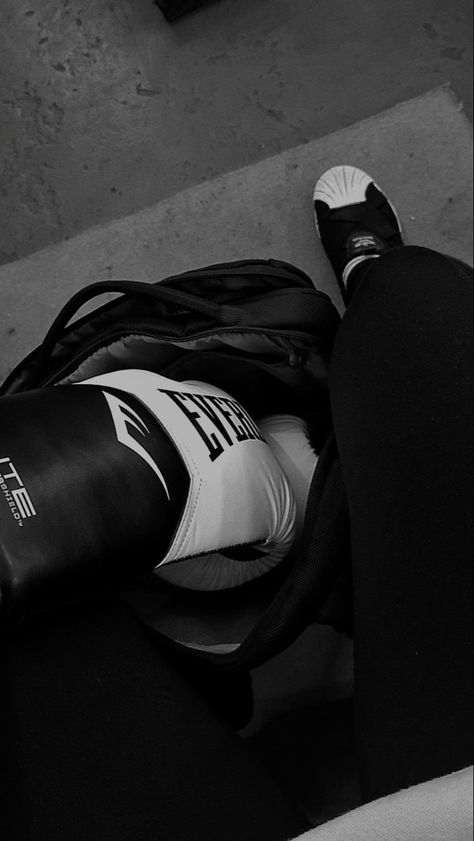 Boxing Fake Story, Boxing Snap, Boxe Aesthetic, Muay Thai Wallpaper, Muay Thai Aesthetic, Muay Thai Girl, Muay Thai Women, Boxer Aesthetic, Kick Boxing Girl