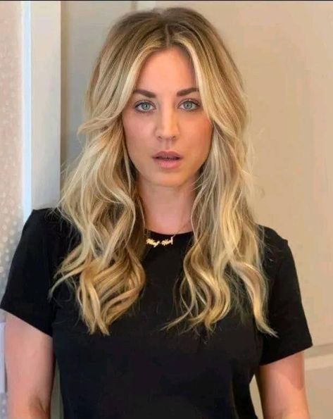 Penny Hairstyles Kaley Cuoco Hair, Kaley Cuoco Hair Flight Attendant, Kaley Cuoco Hair, Kayley Cuoco, Kaley Couco, Blonde Actresses, Blonde Hair Looks, The Big Bang Theory, Kaley Cuoco