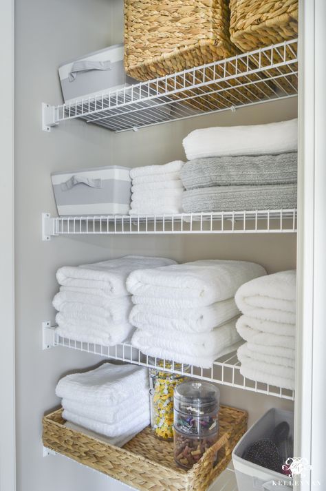 Have a closet with wire shelving? No problem! From towels to toiletries and medicine, read on for an organized bathroom linen closet anyone can have. Store Towels In Bathroom, Towels In Bathroom, Bathroom Linen Closet, Store Towels, Master Closet Organization, Organized Bathroom, Bathroom Closet Organization, Organizing Linens, Bath Towel Storage