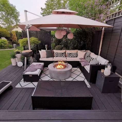 The Importance of a Well-designed Backyard & 15 Decor Ideas To Try Small Backyard Decks, Backyard Decor Ideas, Ideas Terraza, Backyard Area, Balkon Design, Backyard Small, Back Garden Design, Deck Designs Backyard, Backyard Pools